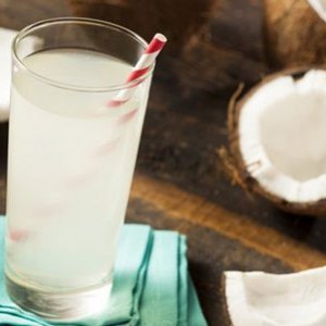 Apa de nuca de cocos, elixir natural pentru sanatate si frumusete