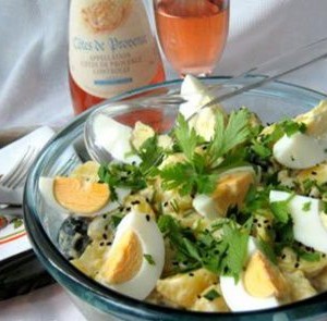 Salata de cartofi cu oua si masline