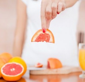 Sucul de grapefruit te ajuta sa scapi de kilogramele in plus